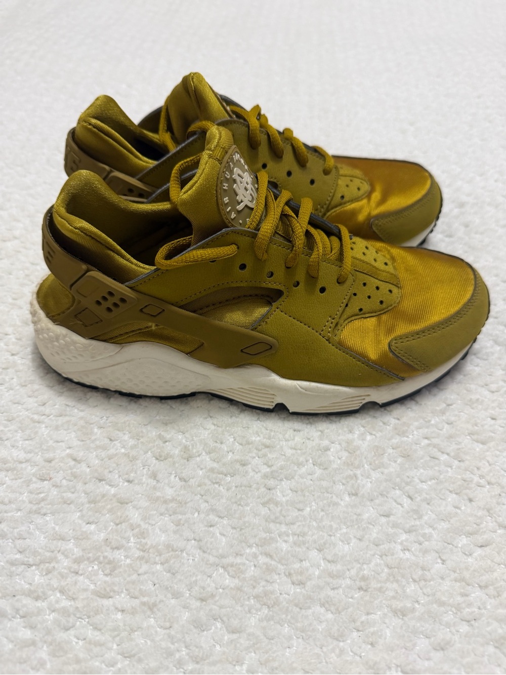 Nike Women’s Olive Green Athletic Sneakers RARE COLOR